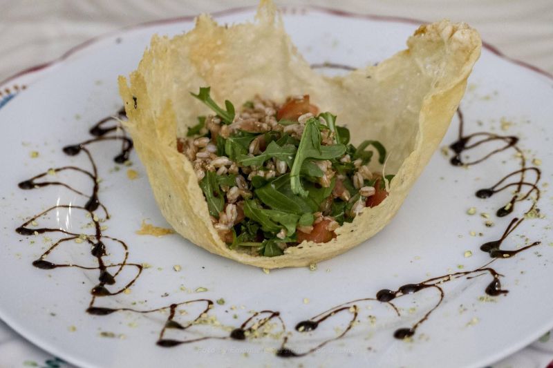 insalata di farro piatto ristorante Norcia